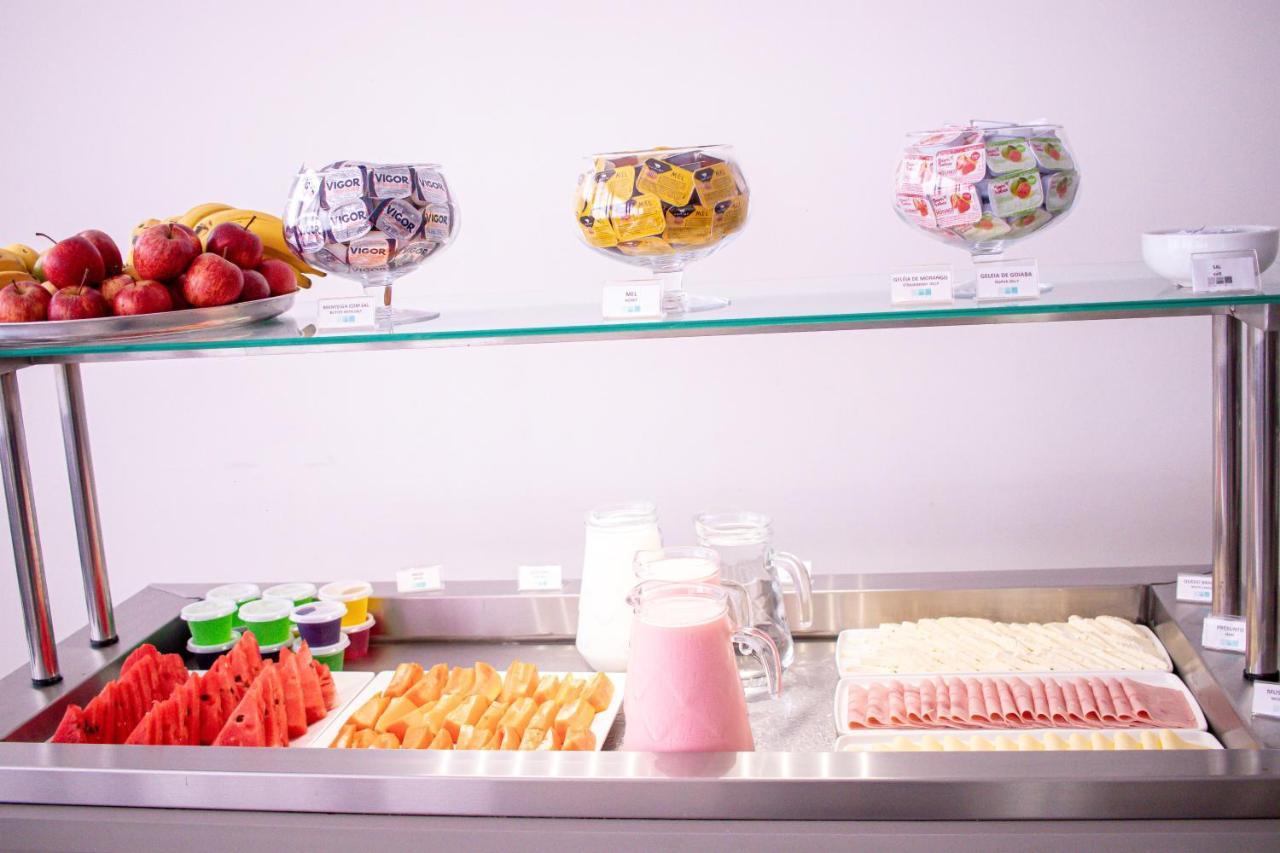 Hotel H2 Congonhas Extérieur photo A buffet with cold cuts