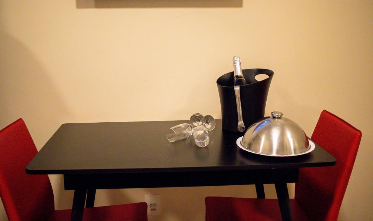 Hotel H2 Congonhas Extérieur photo A champagne bucket