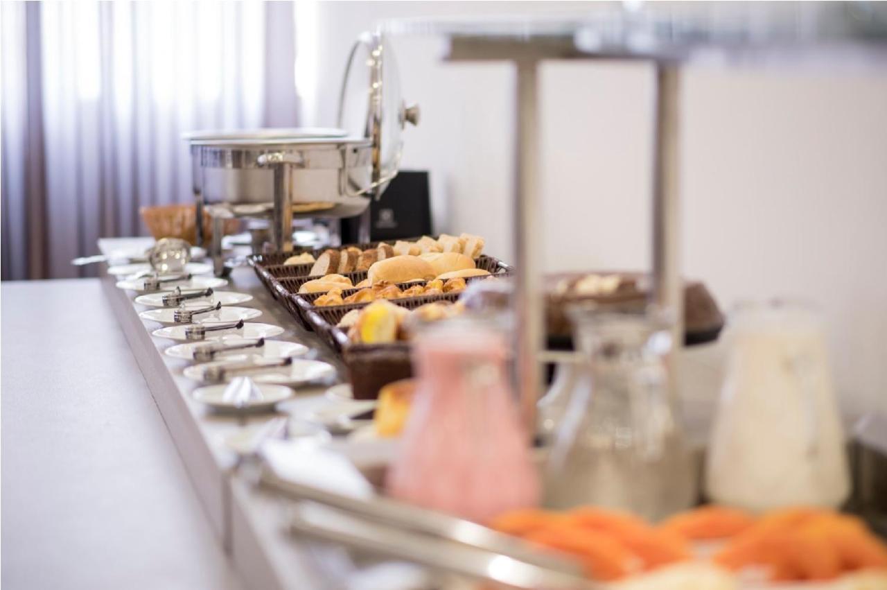 Hotel H2 Congonhas Extérieur photo A buffet